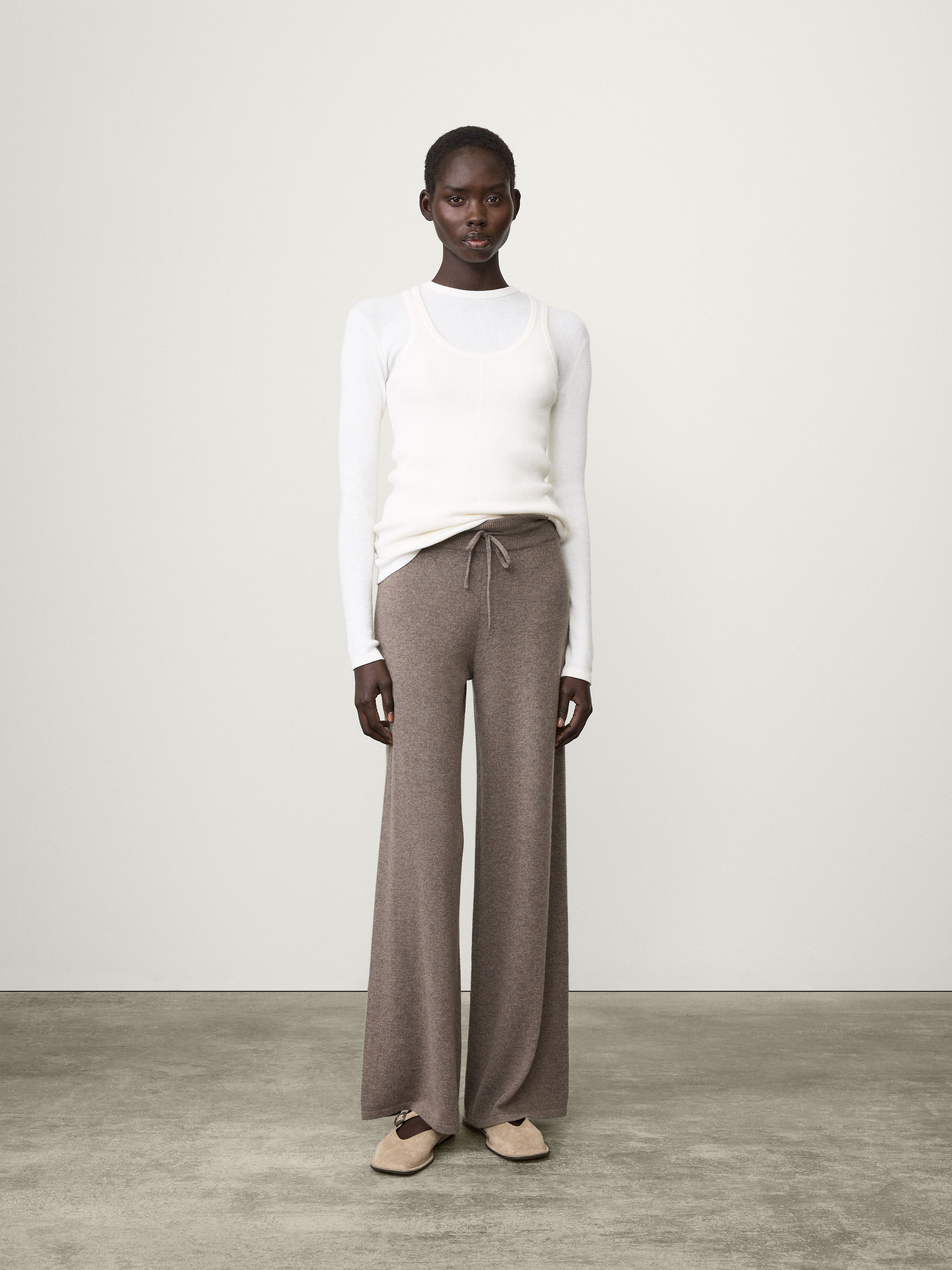 【関税込み】LISA YANG Trousers Lisa Yang Sofi Trousers | Grey | FARFETCH