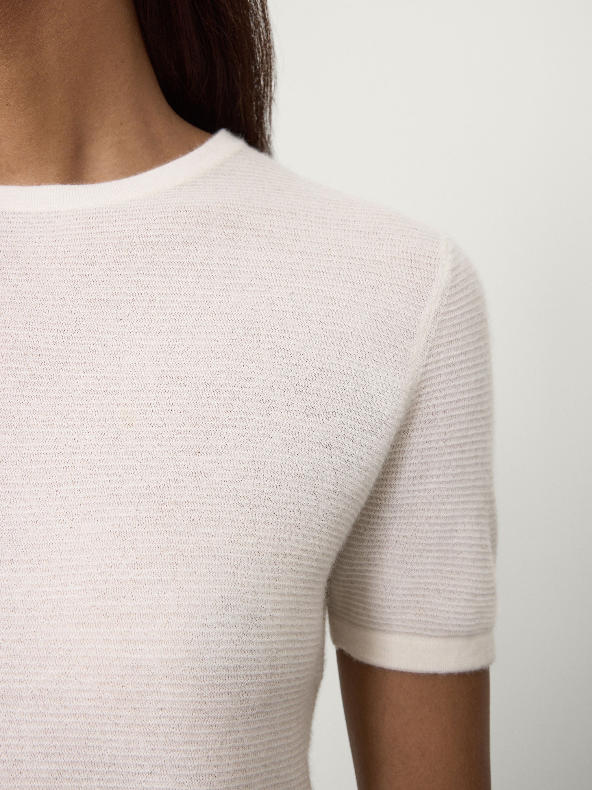 ★ILLIGO★ Ribbon Fitted T-Shirt Ivory LIZETTE UNISEX T-SHIRT – OpéraSPORT