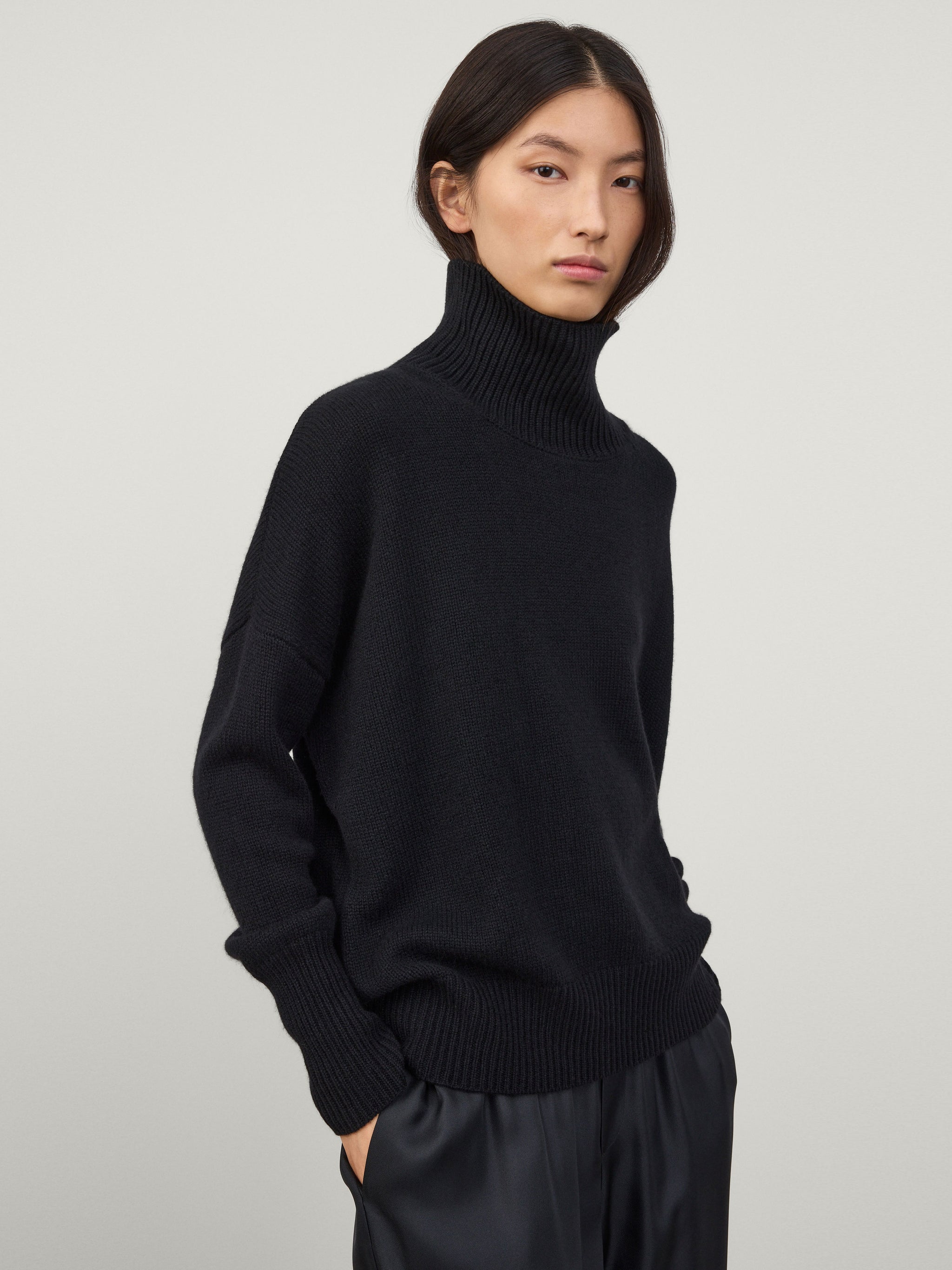 The Heidi Sweater Black – LISA YANG