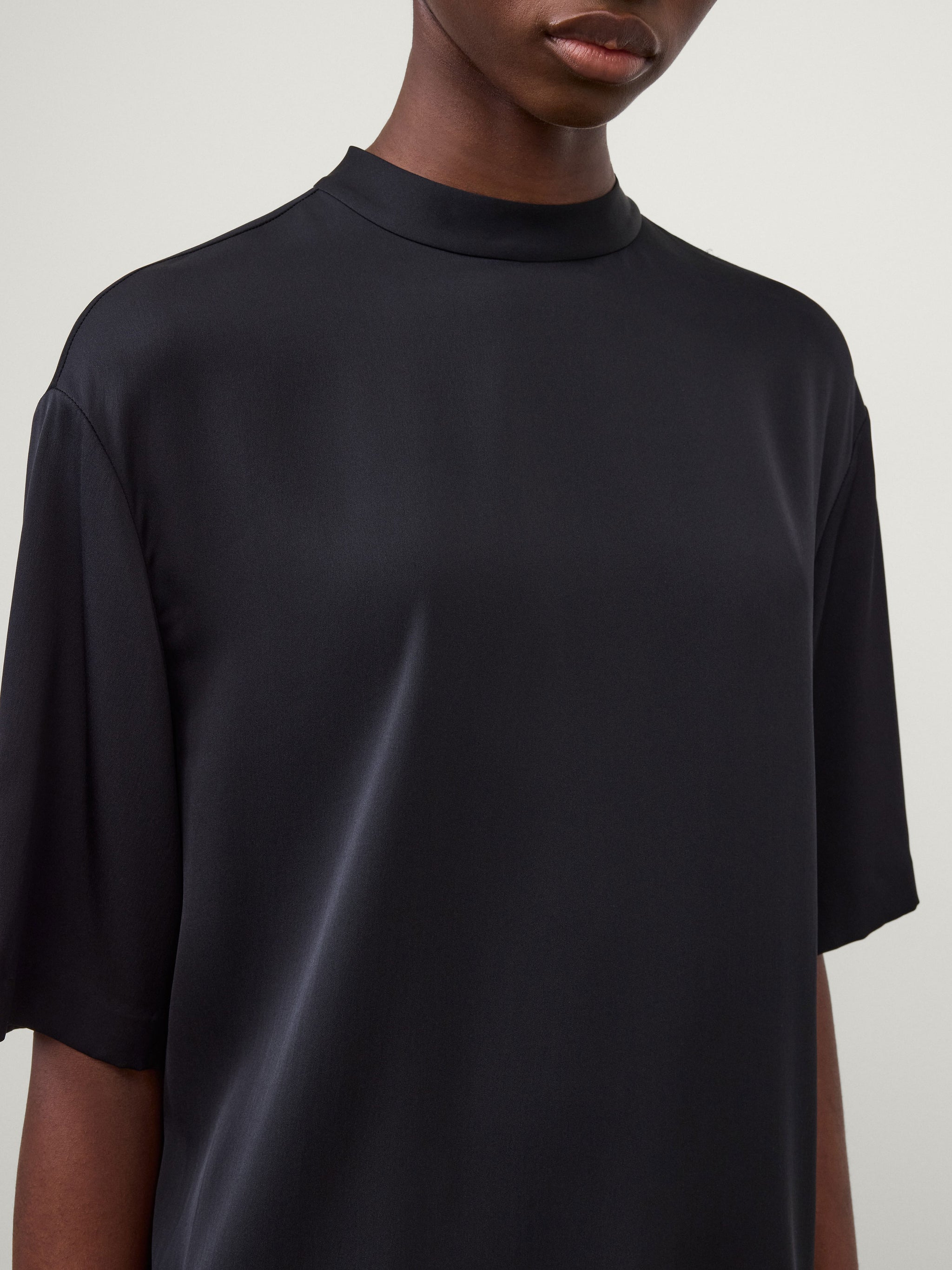 Oversized Round Neck T-Shirt – LISA YANG