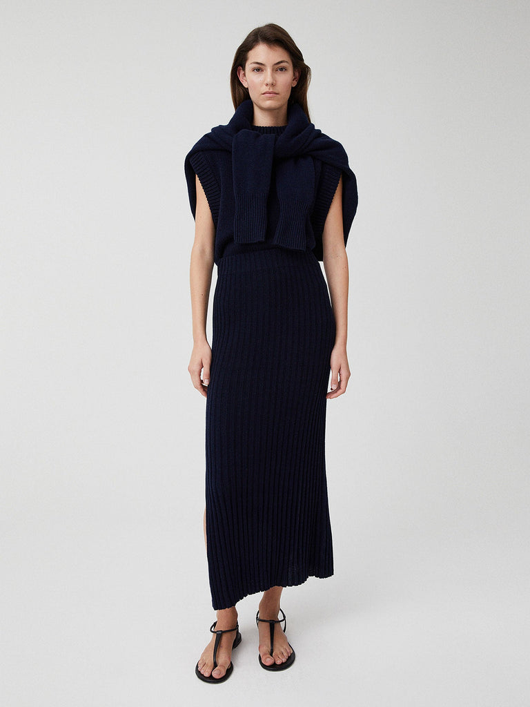 Celine Skirt Navy | Lisa Yang | Blå mörkblå lång kjol med slits i 100% kashmir