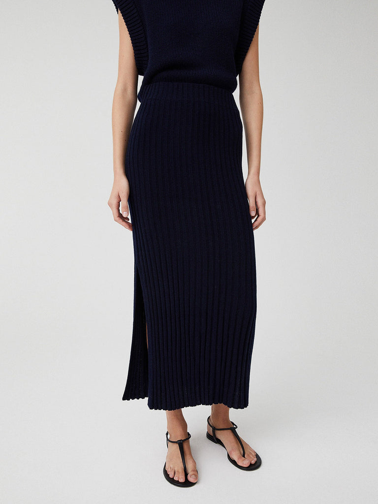 Celine Skirt Navy | Lisa Yang | Blå mörkblå lång kjol med slits i 100% kashmir