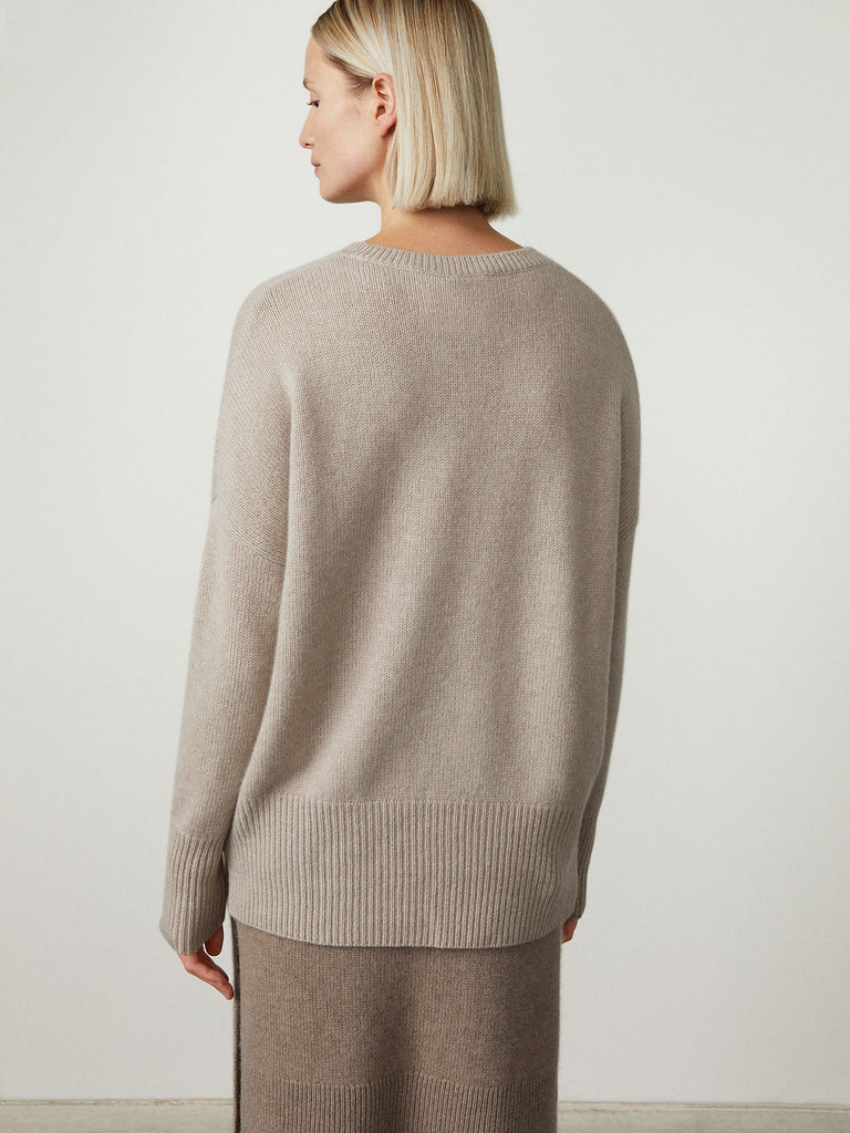 Mila Sweater Sand | Lisa Yang | Beige sweater in 100% cashmere