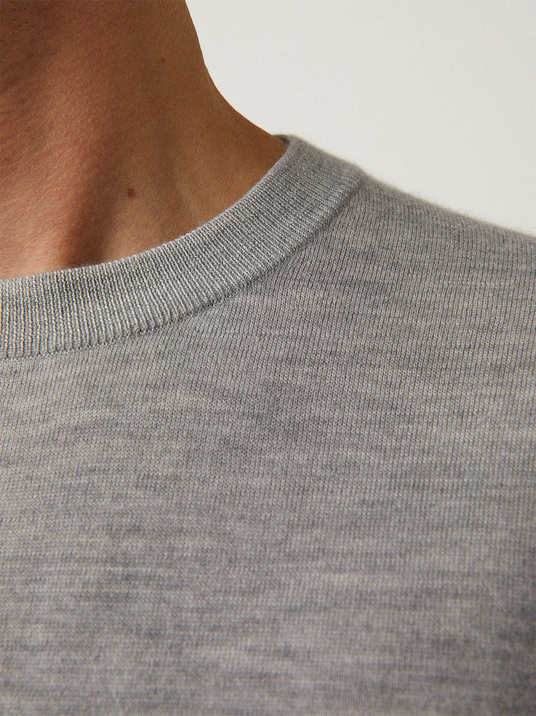 Ancell Tee Mist | Lisa Yang | Grey t-shirt in 100% cashmere