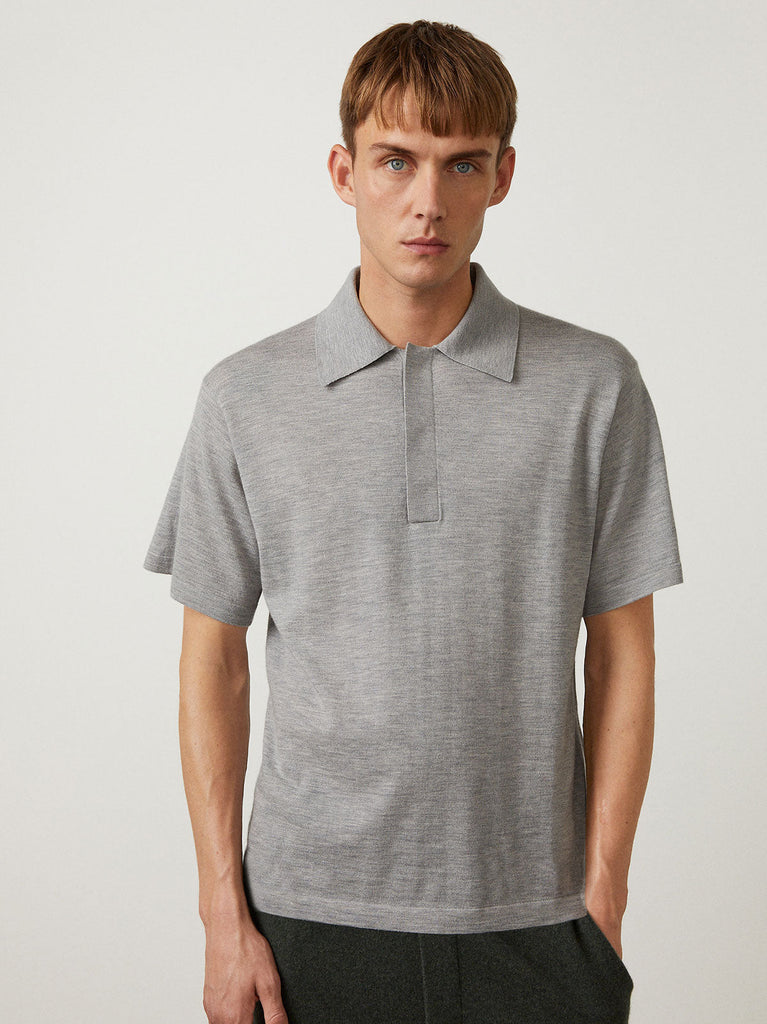 Charles Tee Mist | Lisa Yang | Light grey short sleeved t-shirt in 100% cashmere