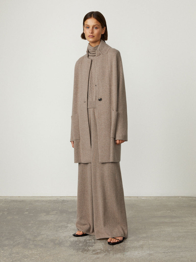 Anni Coat Mole | Lisa Yang | Brown beige coat jacket in 100% cashmere