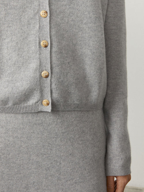 Abby Cardigan Dove Grey | Lisa Yang | Light grey v-neck cardigan in 100% cashmere
