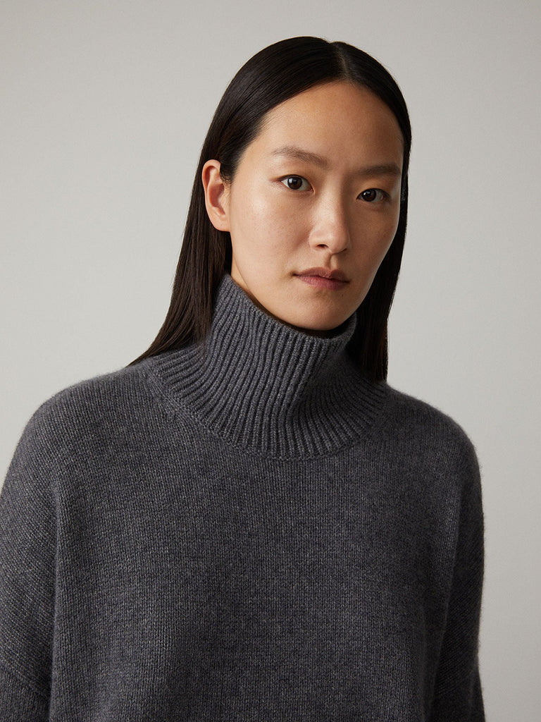 Heidi Sweater Graphite | Lisa Yang | Dark grey high neck sweater in 100% cashmere