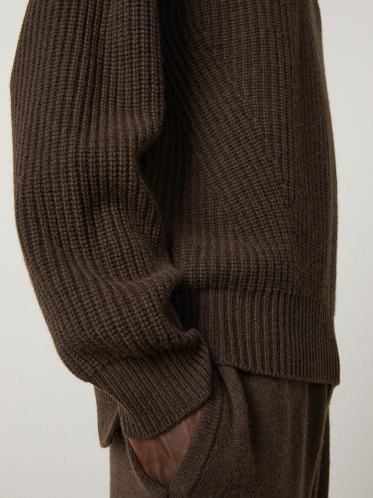 Cyrille Sweater Wood | Lisa Yang | Dark brown ribbed sweater in 100% cashmere