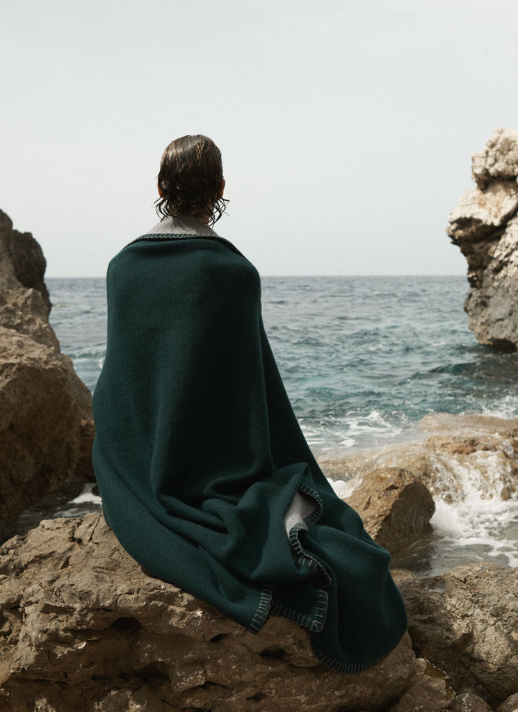 Stockholm Blanket Pine Grey | Lisa Yang | Dark green & grey blanket in 100% cashmere